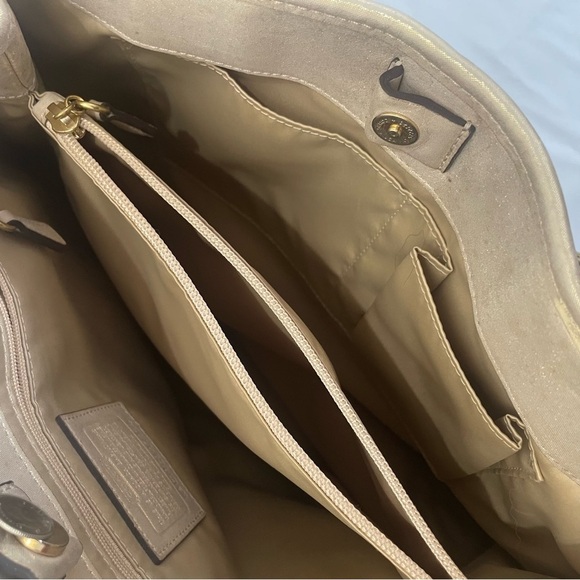 β¨ Coach Poppy Camelia Leather Pushlock Tote β Limited Edition β¨ - Picture 5 of 16